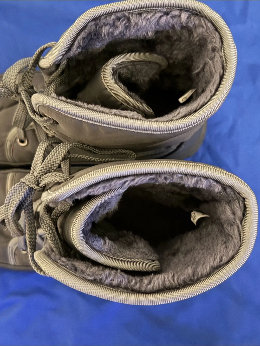 Insulated waterproof Lace-Up Winter Boots in Dark Gray boys 7/7.5 womens 9/9.5